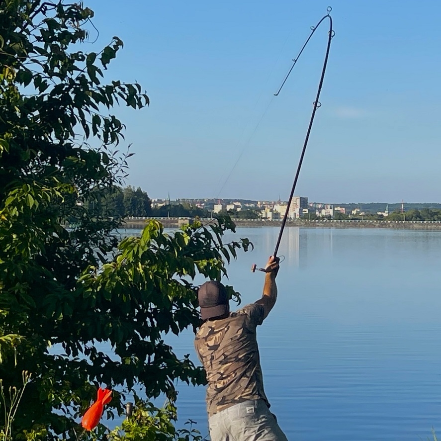 Krmné rakety nebo vrhací tyče: přilákejte kapry z dálky