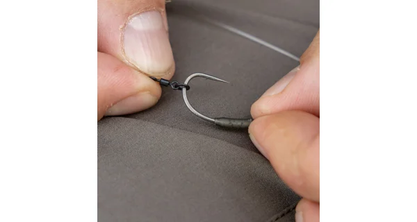 AVID - Obratlík s kroužkem Outline Mirco Ringed Hookbait Swivel vel.19 20 ks