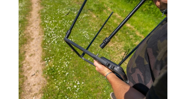 AVID - Stojan na kbelík Bait Station Kit