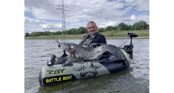 BLACK CAT - Belly Boat Battle Boat