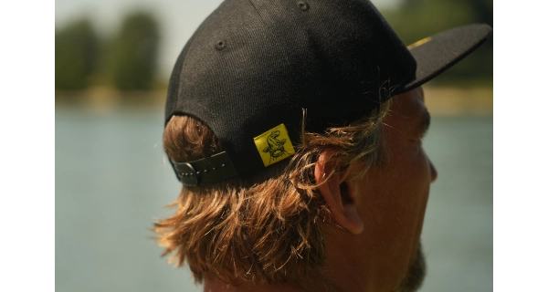 BLACK CAT - Kšiltovka Black Flat Peak Cap