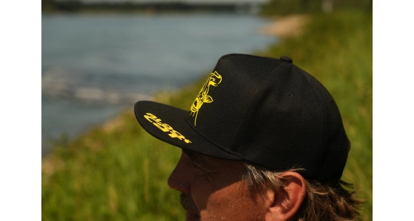 BLACK CAT - Kšiltovka Black Flat Peak Cap