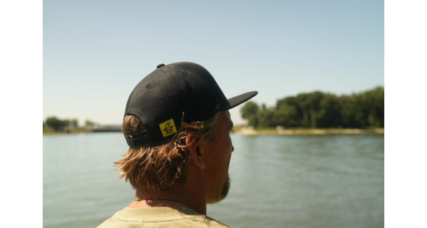BLACK CAT - Kšiltovka Black Flat Peak Cap