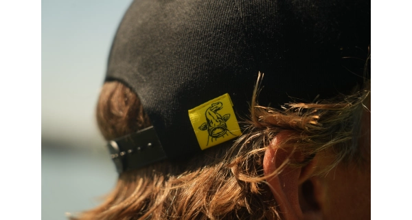 BLACK CAT - Kšiltovka Black Flat Peak Cap