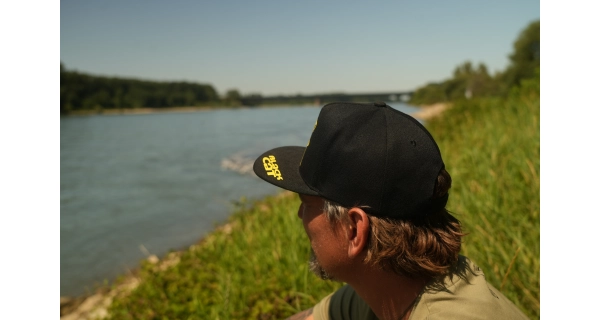 BLACK CAT - Kšiltovka Black Flat Peak Cap