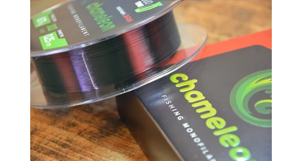 CARP EXPERT - Vlasec Chameleon Shiny Dark Green Monofil 0,30 mm 11,86 kg 300 m