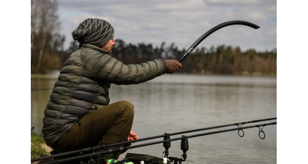 CARP ´R´ US - Vnadící kobra Carbon Sky Sword Superfast