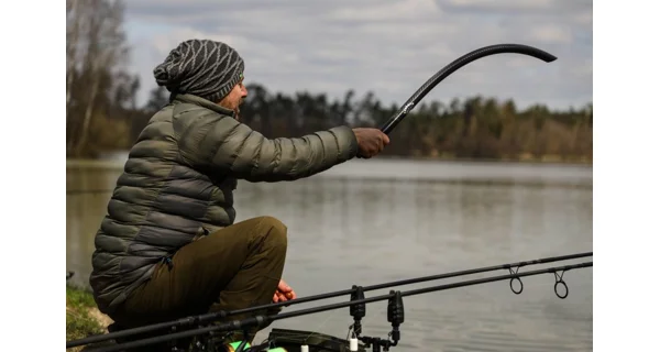 CARP'R'US - Vnadící kobra Carbon Sky Sword Superfast