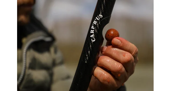 CARP'R'US - Vnadící kobra Carbon Sky Sword Superfast