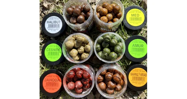 CHYTIL - Dipované boilies Master Carp 16 mm 120 g Česnek