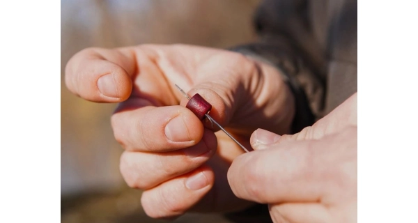 CHYTIL - Feeder peletky s dírou 8 mm 30 g Česnek