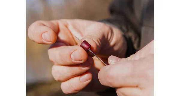 CHYTIL - Feeder peletky s dírou 8 mm 30 g Hruška máslová