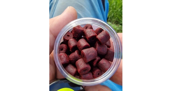 CHYTIL - Feeder peletky s dírou 8 mm 30 g Švestka