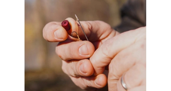 CHYTIL - Feeder peletky s dírou 8 mm 30 g Višeň Smetana
