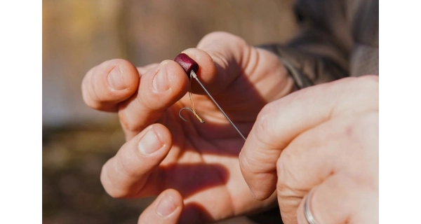 CHYTIL - Feeder peletky s dírou 8 mm 30 g Višeň Smetana