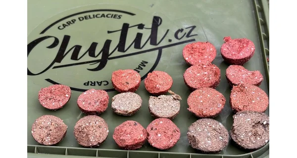 CHYTIL - Krmné boilies 20 mm 5 kg Banán Butyric & Játra