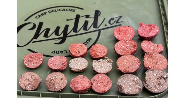 CHYTIL - Krmné boilies 20 mm 5 kg Kořeněný tuňák & Česnek