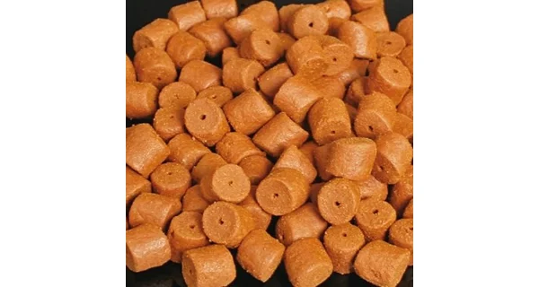 CHYTIL - Pelety s dírou 14 mm 1 kg Red Fish