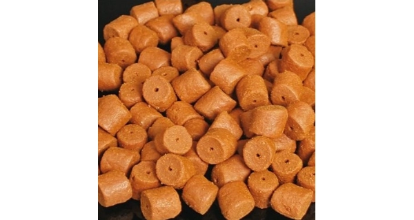 CHYTIL - Pelety s dírou 20 mm 1 kg Red Fish
