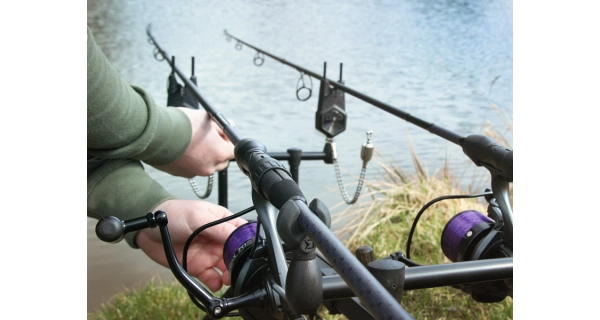 DELPHIN - Prut CorsaBLACK NERO 2,7 m 2,75 lb 2 díly