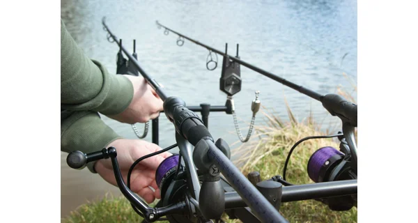 DELPHIN - Prut CorsaBLACK NERO 3,6 m 3 lb 2 díly