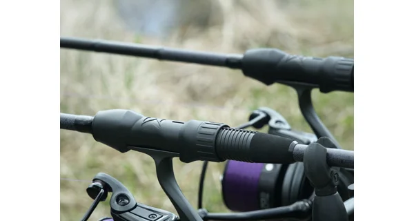 DELPHIN - Prut CorsaBLACK NERO 3,6 m 3 lb 2 díly