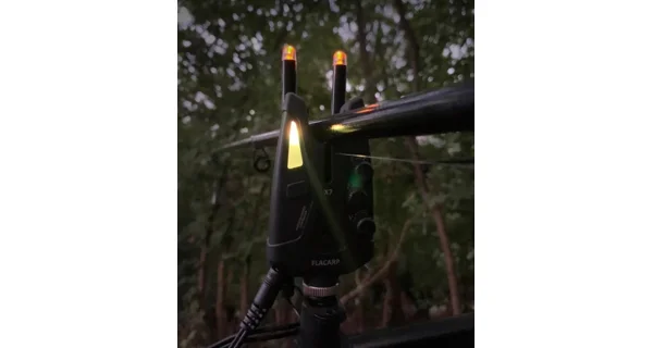FLACARP - Svítící záchytné uši Ears2 s LED Fialová