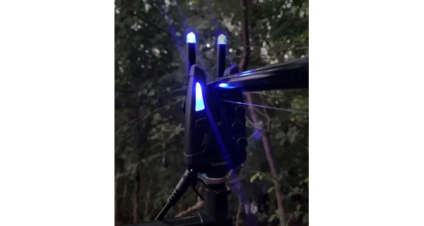 FLACARP - Svítící záchytné uši Ears2 s LED Fialová