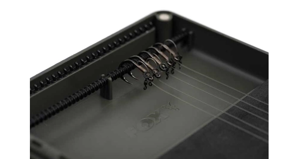 FOX - Krabička Edges Rig Box Inc 50 Pins Large