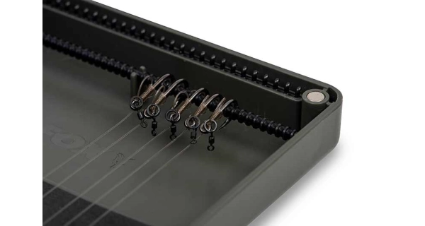 FOX - Krabička Edges Rig Box Inc 50 Pins Medium