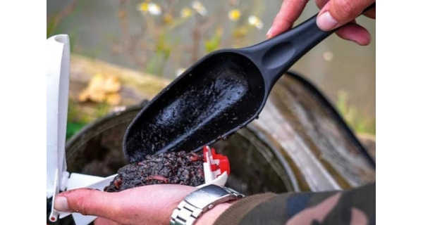 FOX - Lopatka Spomb Scoop Black