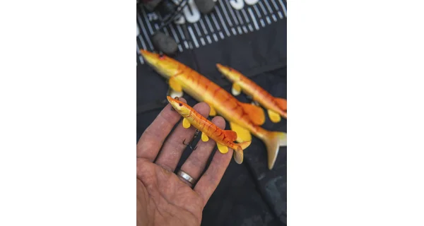 FOX RAGE - Gumová nástraha Ultra Realistic Replicant Pike 20 cm 83 g Golden Pike
