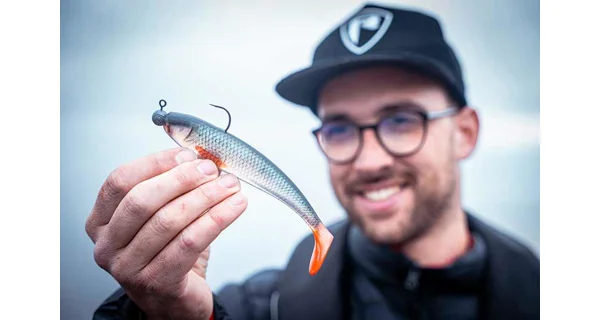 FOX RAGE - Gumová nástraha Zander Pro Shad UV Golden Shiner 12 cm