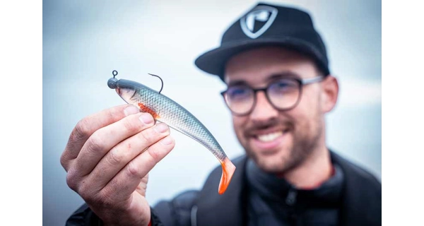 FOX RAGE - Gumová nástraha Zander Pro Shad UV Golden Shiner 14 cm