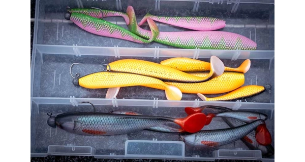 FOX RAGE - Gumová nástraha Zander Pro Shad UV Golden Shiner 14 cm