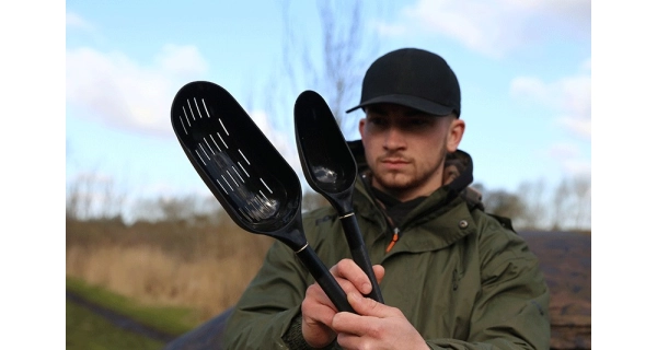 FOX - Zakrmovací lopatka Large Baiting Spoon