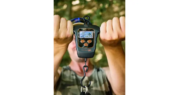 GIANTS FISHING - Digitální váha Digital Scale 50 kg + Neoprenový obal ZDARMA!