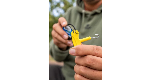 GIANTS FISHING - Dotahovač uzlů a stahovač šňůrek Multi Tool 3in1 Knot Puller and Line Stripper