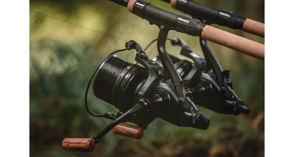 GIANTS FISHING - Naviják Deluxe Reel FS 9000 + cívka 10000 ZDARMA!