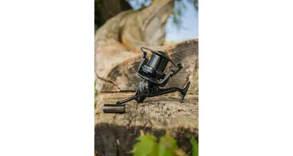GIANTS FISHING - Naviják XRS FD 9000 + černá cívka 10000 ZDARMA!