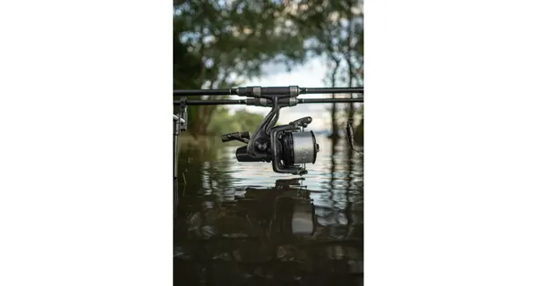 GIANTS FISHING - Naviják XRS FD 9000 + černá cívka 10000 ZDARMA!