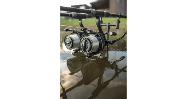 GIANTS FISHING - Naviják XRS FD 9000 + černá cívka 10000 ZDARMA!