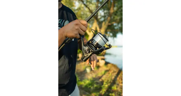 GIANTS FISHING - Naviják XRS FD 9000 + černá cívka 10000 ZDARMA!