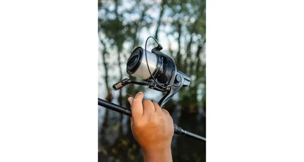 GIANTS FISHING - Naviják XRS FD 9000 + černá cívka 10000 ZDARMA!