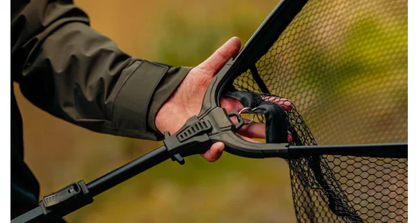GIANTS FISHING - Plovoucí podběrák s pogumovanou síťkou Deluxe 210 cm