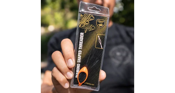 GIANTS FISHING - Provlékač na olověnou šňůrku Diamond Shaped Threader