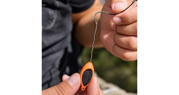 GIANTS FISHING - Provlékač na olověnou šňůrku Diamond Shaped Threader