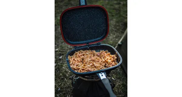 GIANTS FISHING - Set Pánev na vaření Eazi Pan Medium + Nerezový thermo hrnek 400 ml