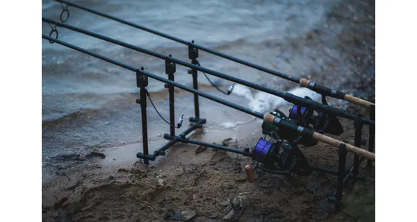 GIANTS FISHING - Stojan Black Rod Pod 3 Rods