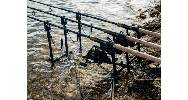 GIANTS FISHING - Stojan Black Rod Pod 3 Rods